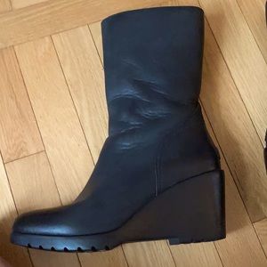 Sorel Leather winter heeled boots size 10